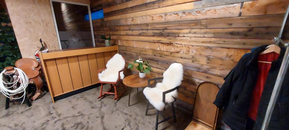 Interiør stoler med skinnfell