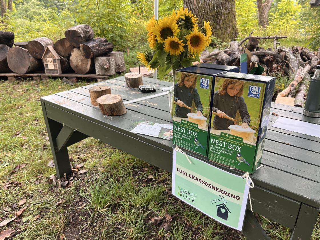 Naturvernforbundet delte ut materiale til biehotell og til fuglekasser