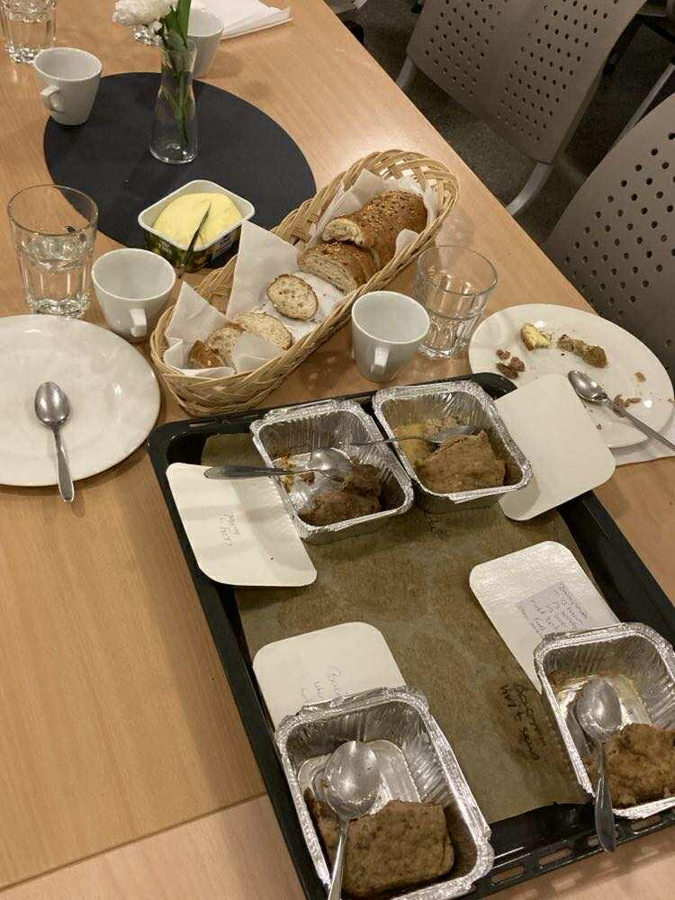 Brød og leverpostei for smaking