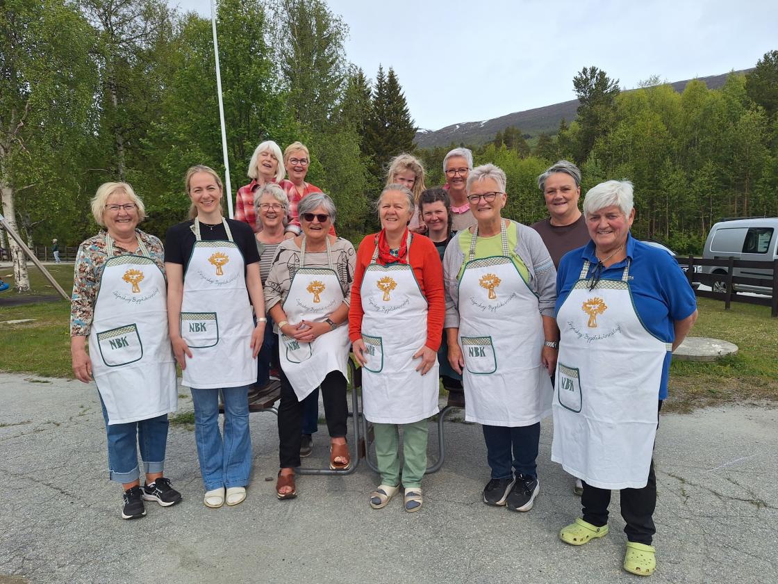Medlemmene i Lesjaskog Bygdekvinnelag. Foto: Lesjaskog Bygdekvinnelag.