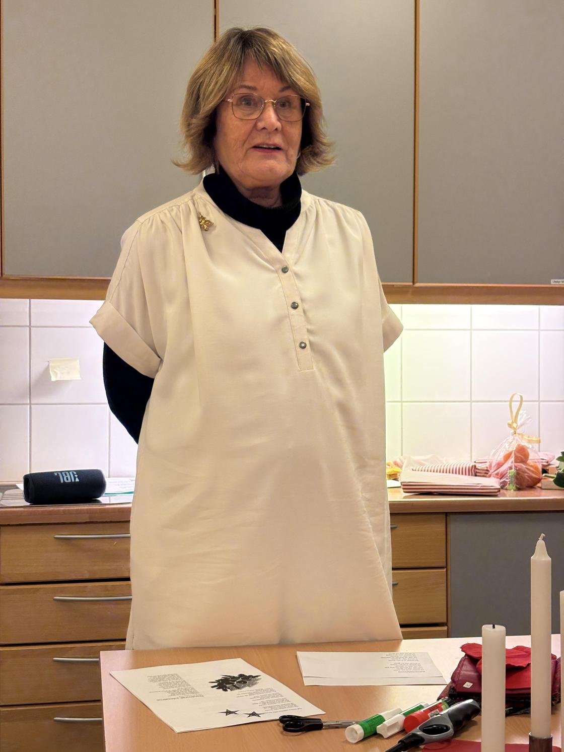 Bjørg hadde med julesongar og skapte god stemning.