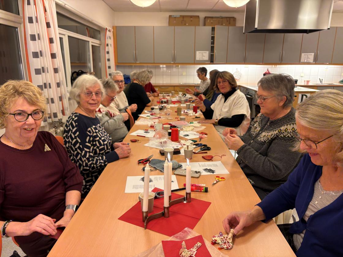 Ivrige damer i sving.