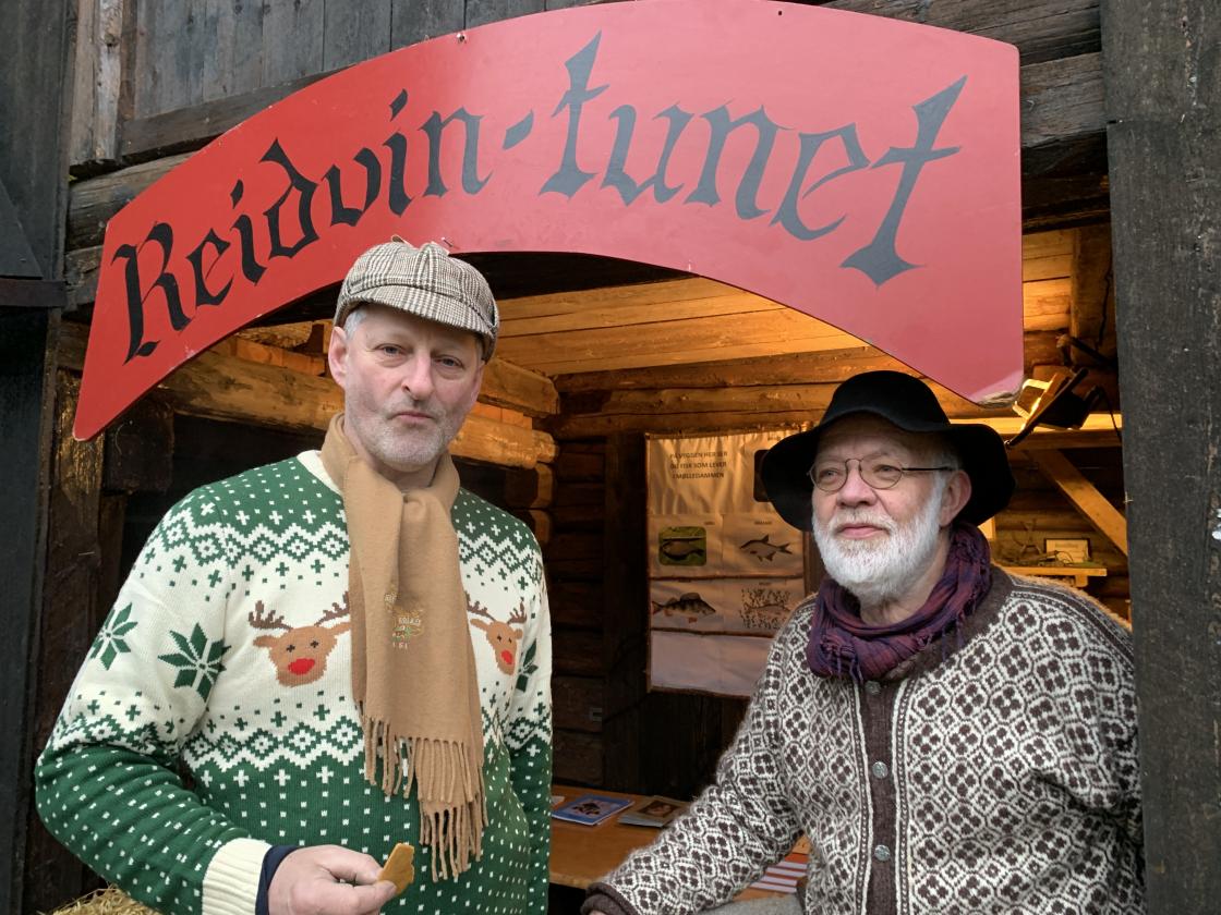 Reidvin-tunet solgte bøker, hefter og julenek foran Snekkerbua