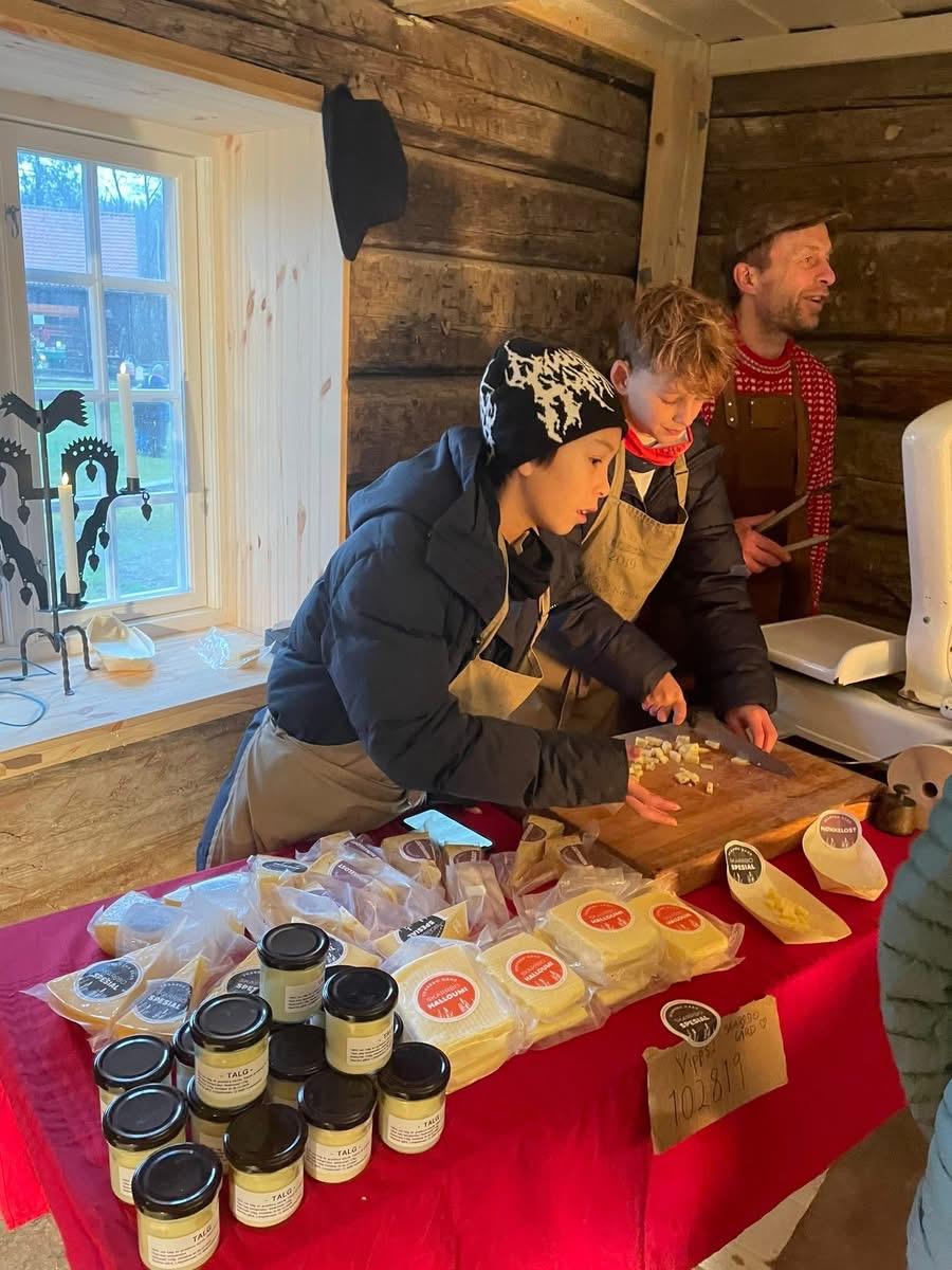 Og fornøyde lokale produsenter fylte rommene i Auenstua og Bryggerhuset