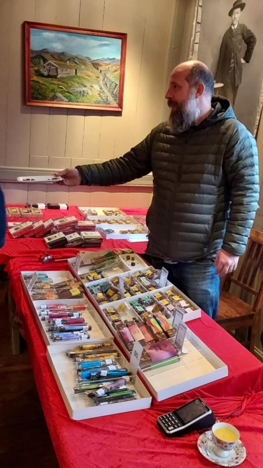 Man selger julegodter