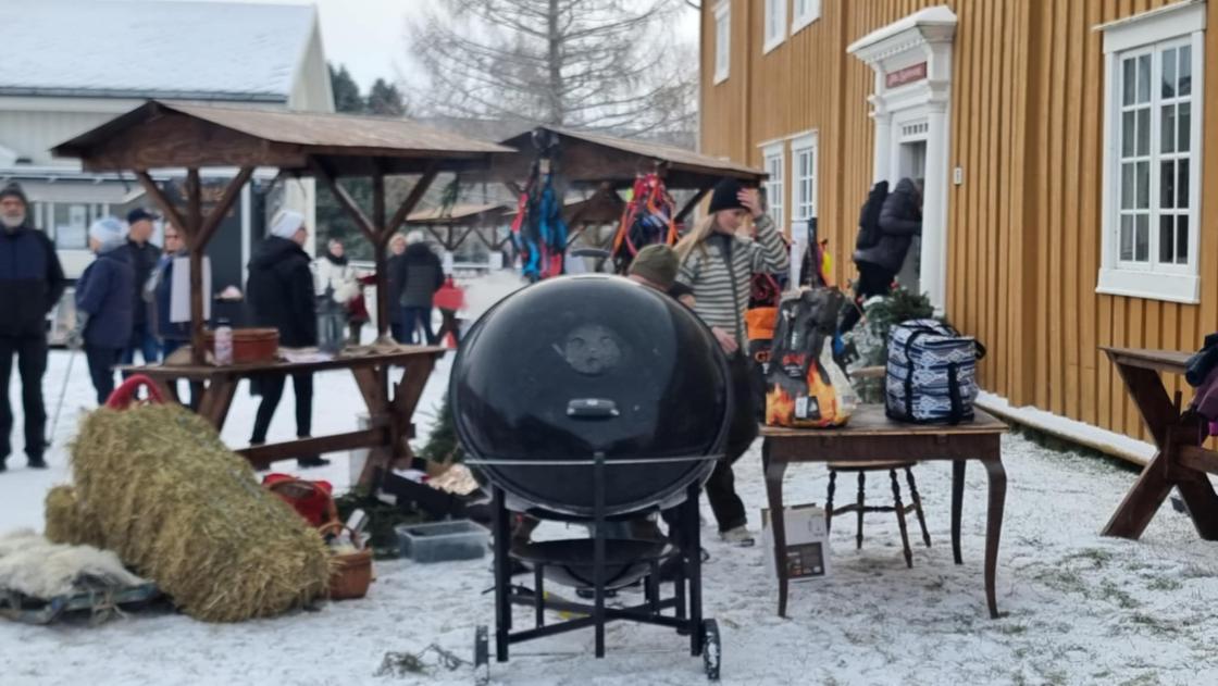 stor grill klar bak utstillingsbodene