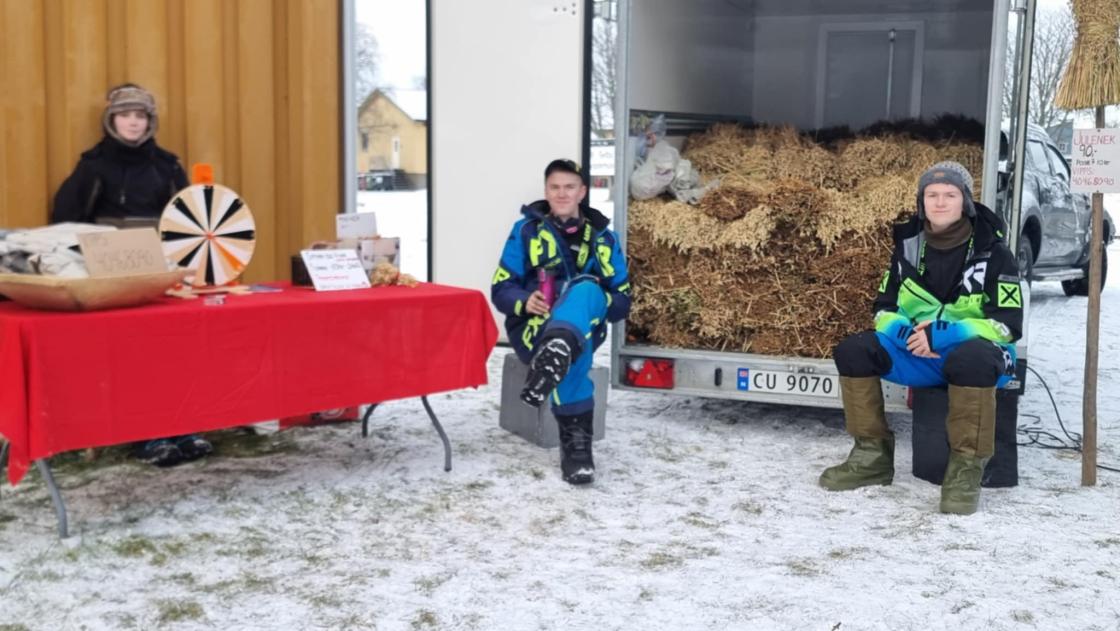 salg av julenek og lotteri