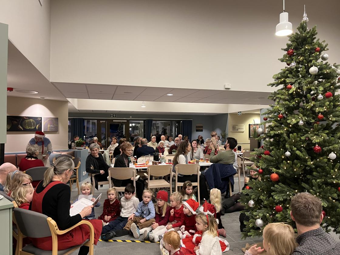 Åsa fortel jolaforteljing