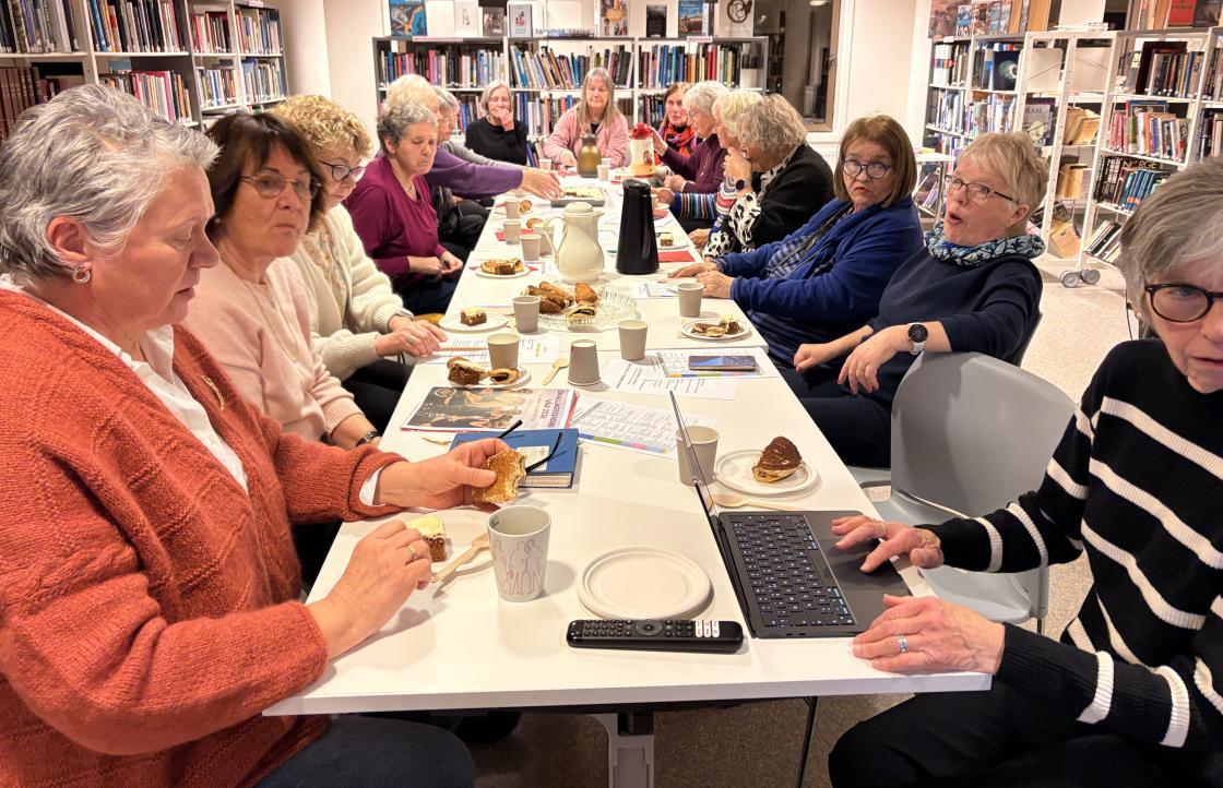 Stort frammøte og fullt rundt bordet. Veldig kjekt.