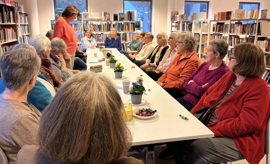 Godt frammøte med ca 20 glade damer!
