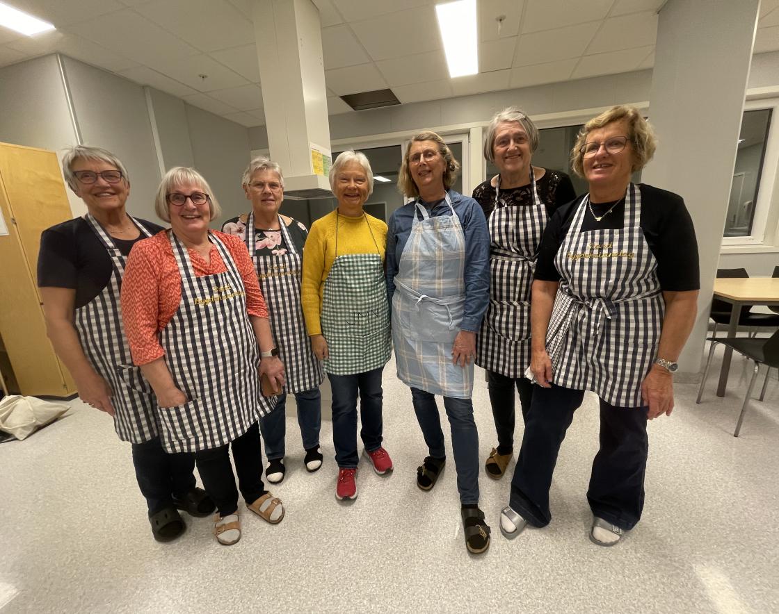 Anne Sigrid, Alfhild, Rigmor, Sylvi Irene, Jorunn, Sissel Ingleid og Marit-Anne.