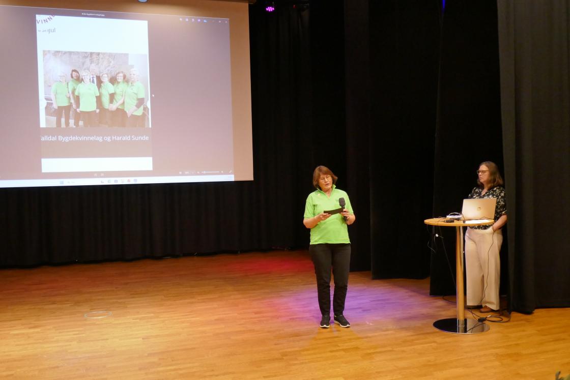 Bjørg og ordførar Terese Jemtegård