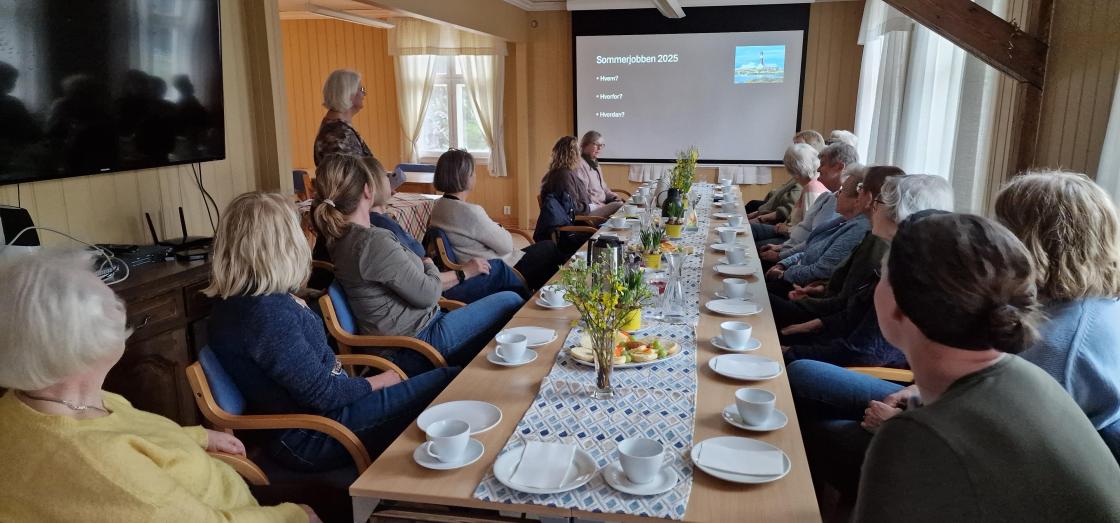 De fremmøtte følger spent med