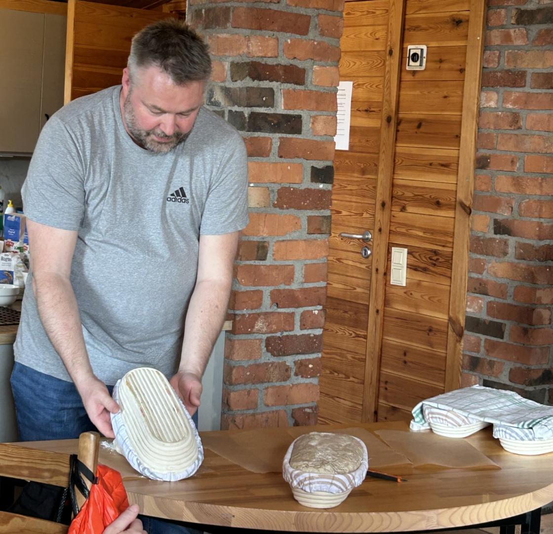 Roger viser frem hevekurv