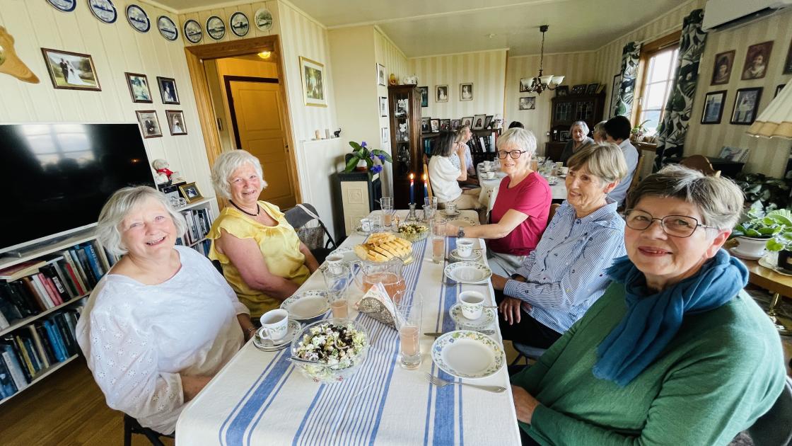 Astrid, Kjersti, Hilde, Aud Helen og Tora.