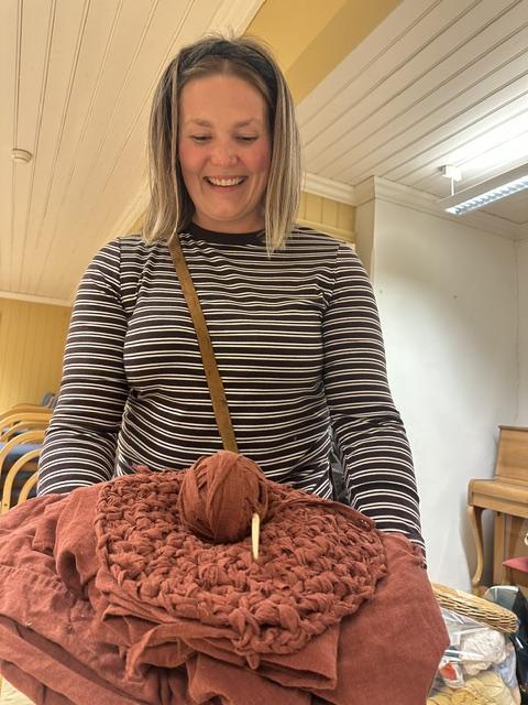 Lisa viser frem resultatet