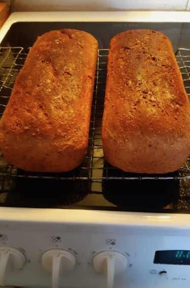 De første brødene bakt allered tirsdag