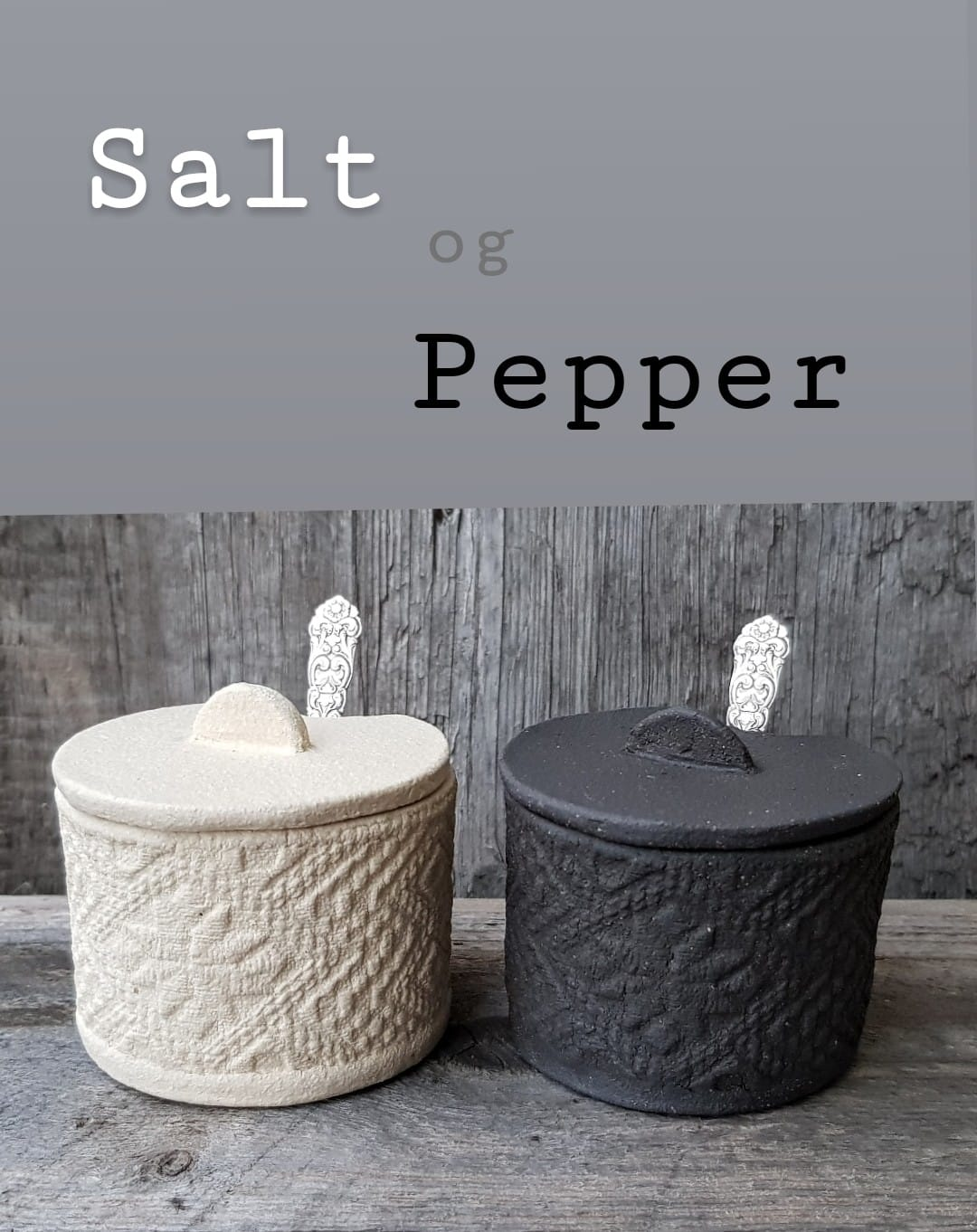 Salt og pepper skål med kvitsaum mønster