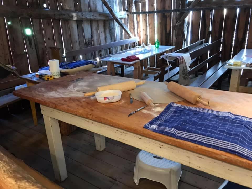 Flatbrød deig klar for ut baking