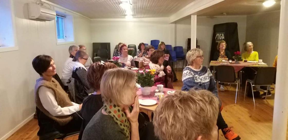 Medlemmer følger ivrig med.