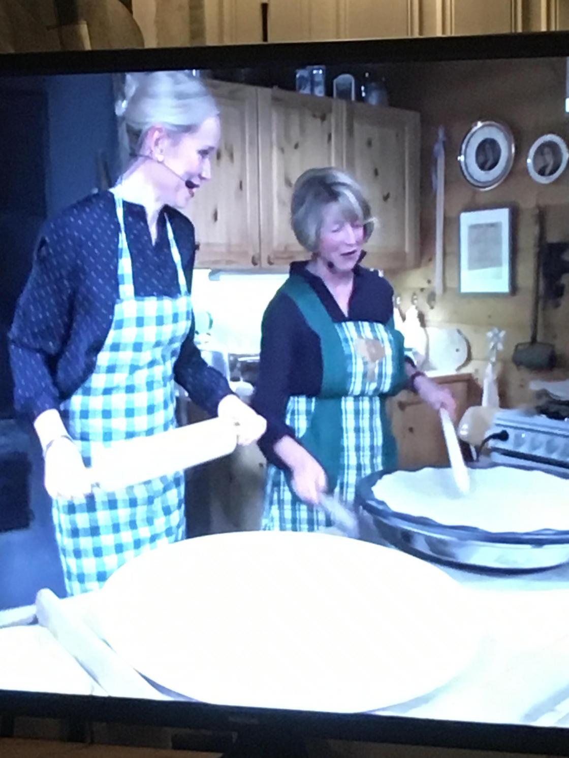 Programleder Hege og Marianne Løchen i prat