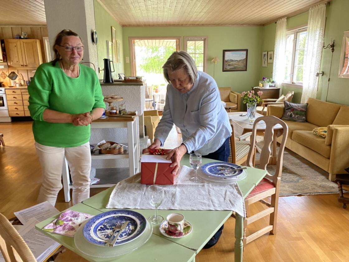 Spennende å se hva som skjuler seg i pakken