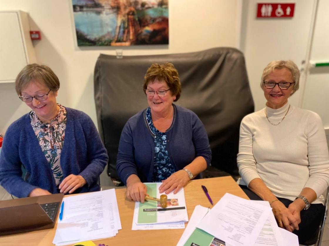 Deler av styret, med god kontroll over kveldens valg