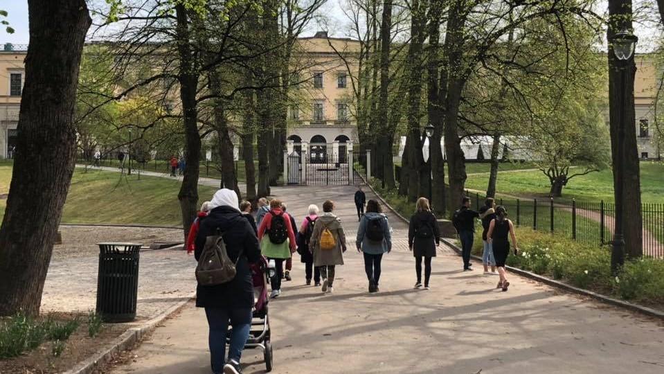 Vi rusler opp igjen på baksida av Slottet