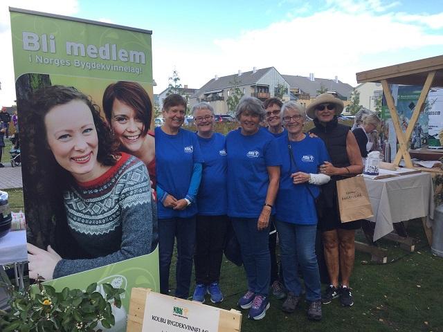 Svært engasjerte og fornøyde bygdekvinner.