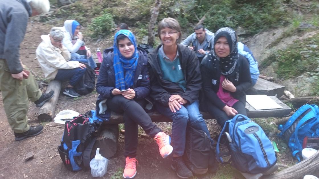 Karen med to av elevene sine