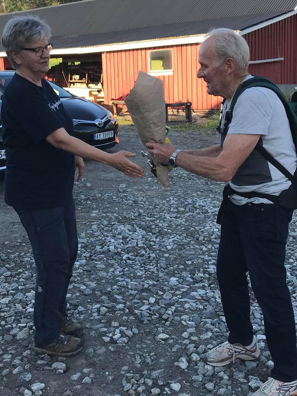 Vel fortjente blomster til Tor-Erik