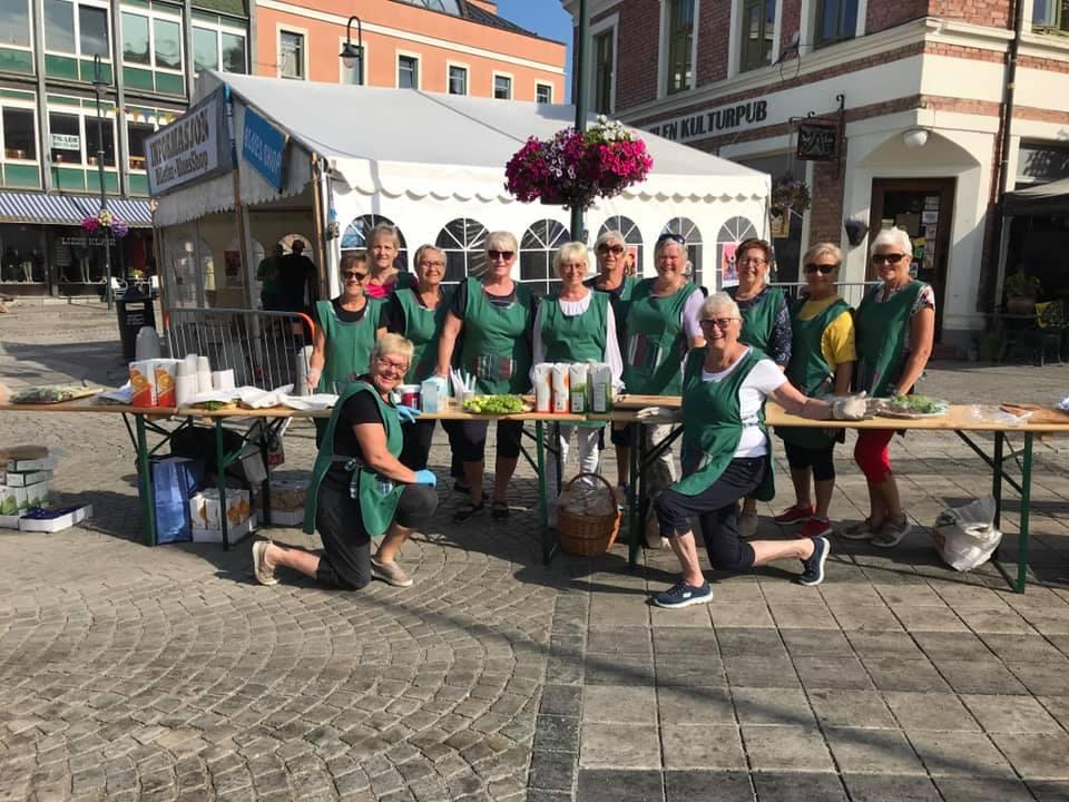 Heddal Bygdekvinnelag serverte frokost under Bluesfestivalen på Notodden i sommer. Foto: Heddal Bygdekvinnelag.
