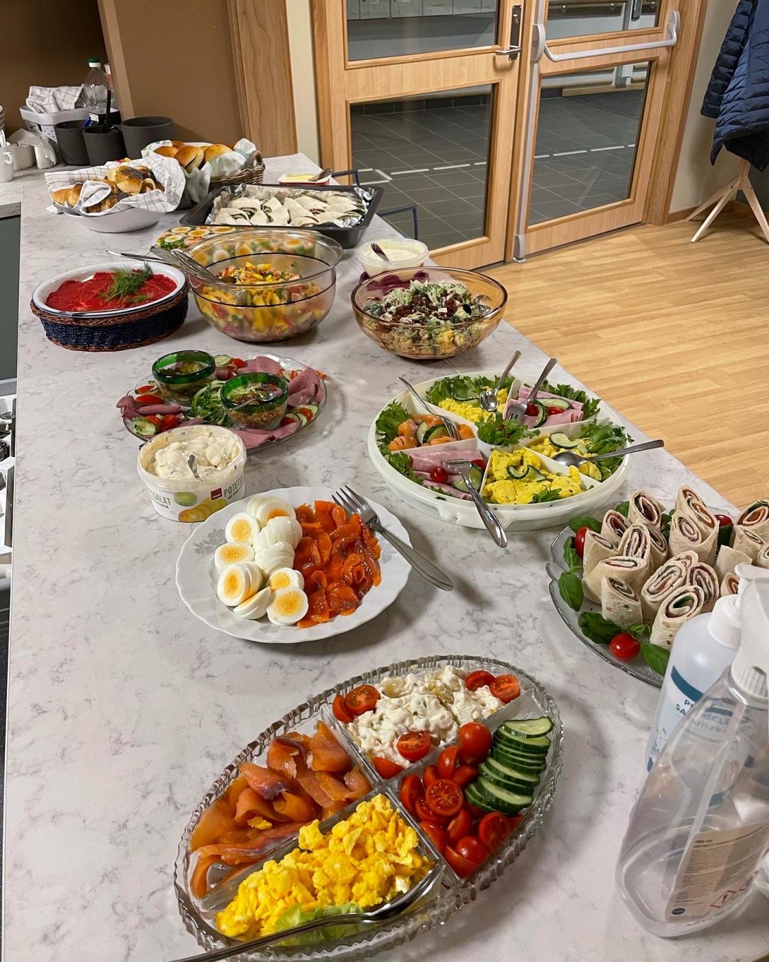 Alle har med litt mat