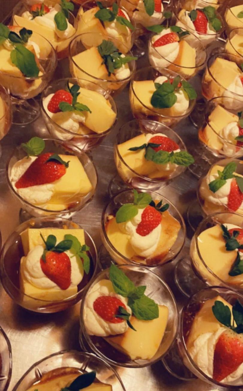 Karamellpudding med krem