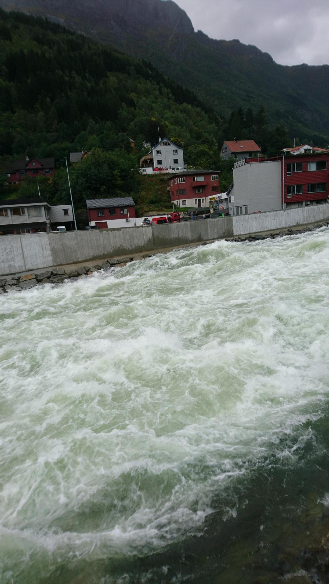 Stor vannføring i elva