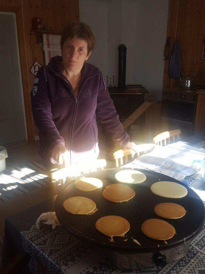 Ragnhild passet på at vi fikk påfyll til kroppen med gode sveler