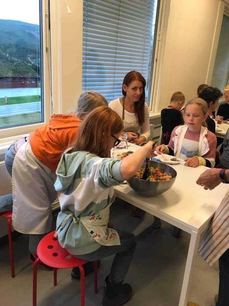 Forsyner seg av woken