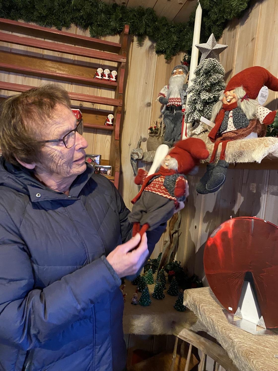 Gro i snakk med nissen på Søberg gård