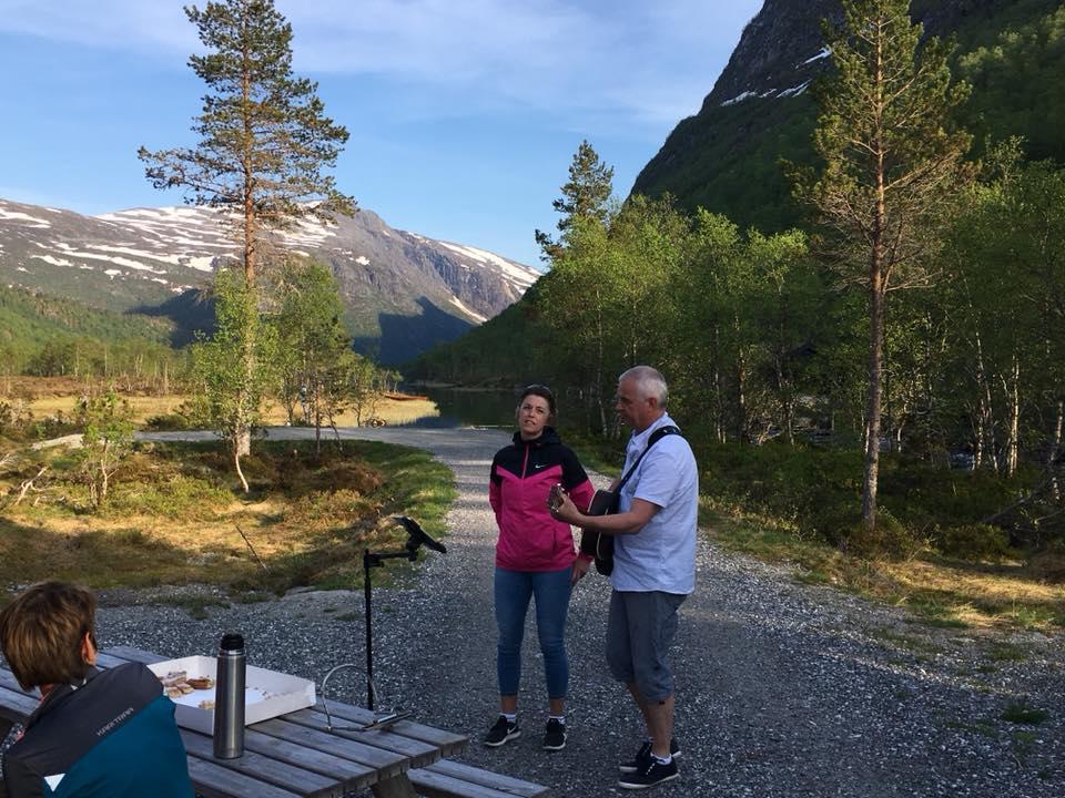 Hege Alme og Jørn Moen, stemningsfull song.