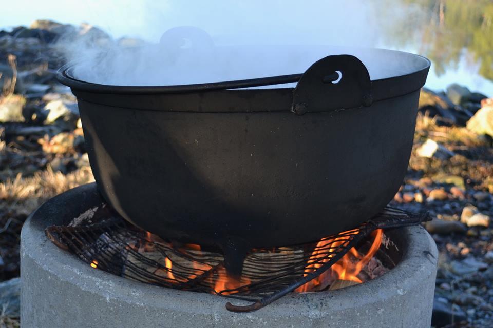 Suppa putrer på bålet