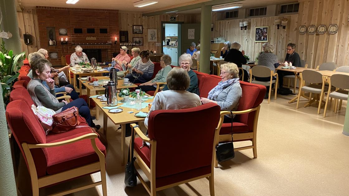 Hyggelig håndarbeidskveld i peisestua