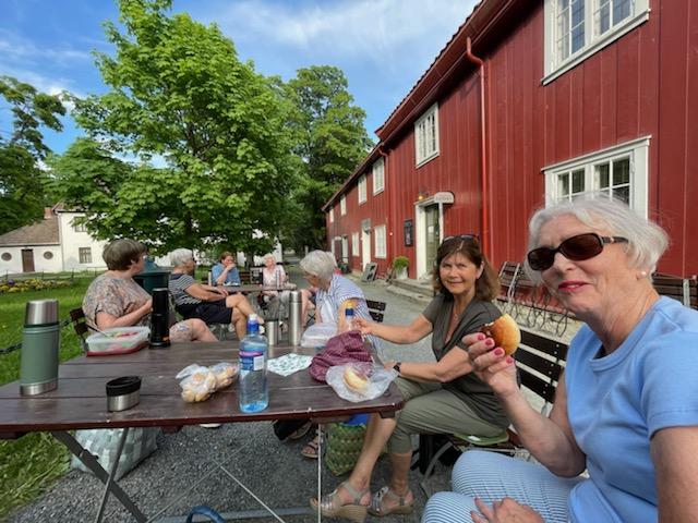 Kaffekos etter byvandring.