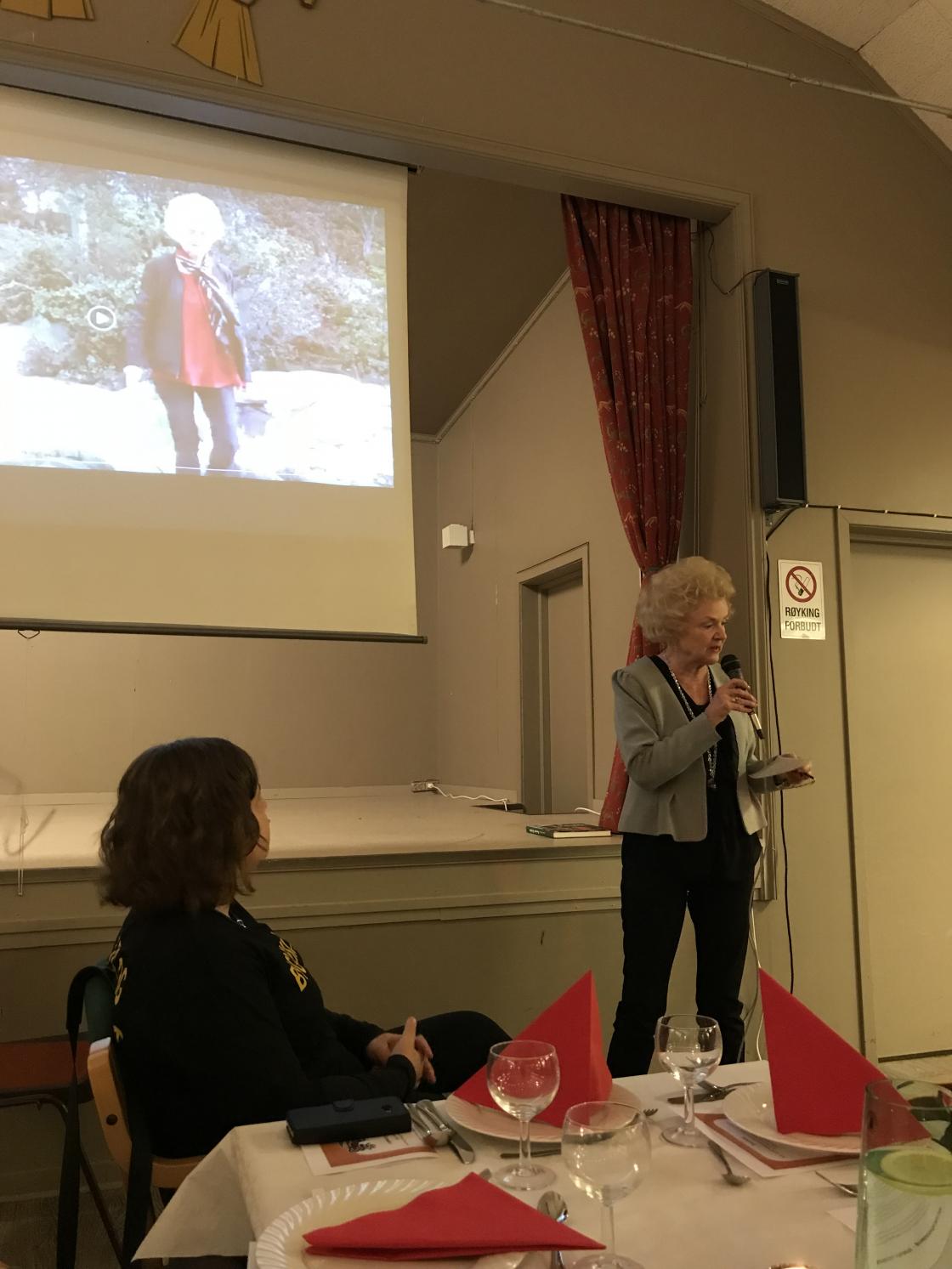 Eva Lilleng fra Skjeberg BKL hadde sammen med flere laget en fin video om bygdekvinnelagets virksomhet  hvor 20 lokallag deltok.