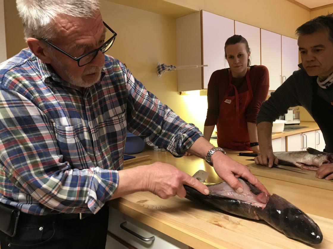 Vi lærer å filetere, Svein Gjøvik var profesjonell instruktør