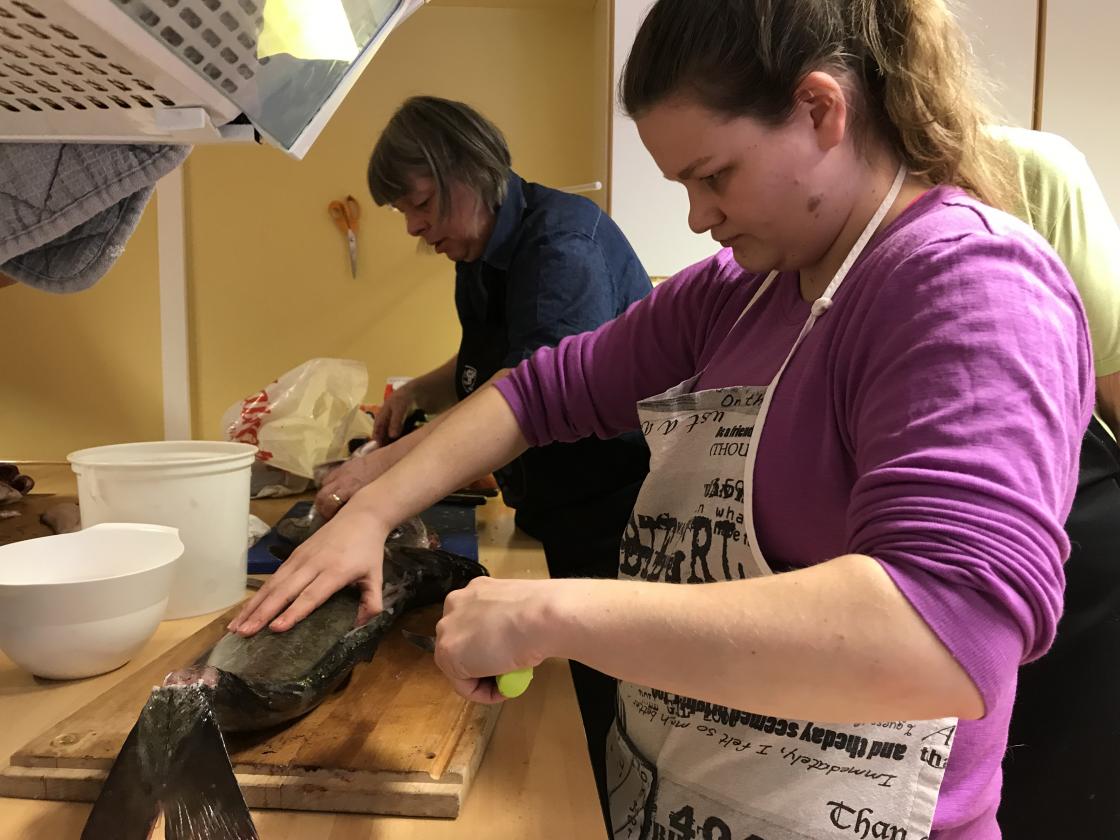 Simone og Sigrun i dyp konsentrasjon