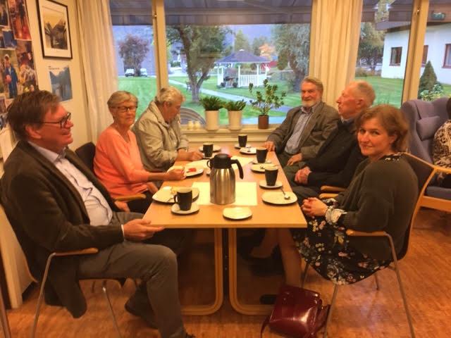 Kjekt med ein prat og litt mat!