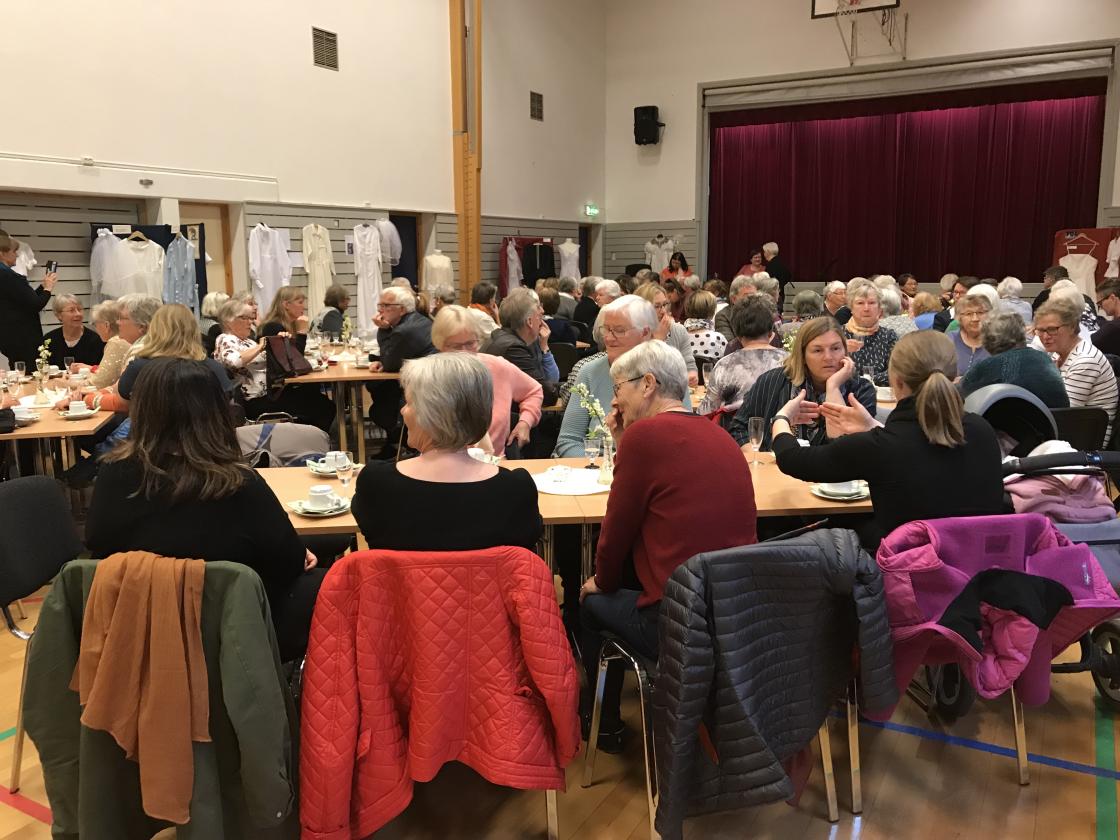 Salen i grendahuset var fylt opp