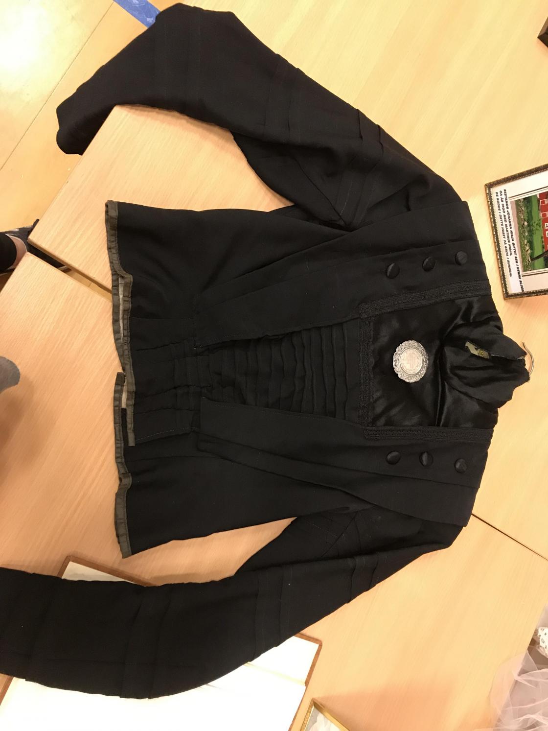 Utstillingens eldste plagg, fra ca 1900