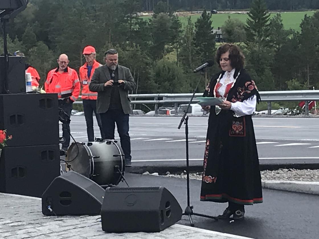 Ordfører Milli Bente Nørsett holdt tale og takket for vegen
