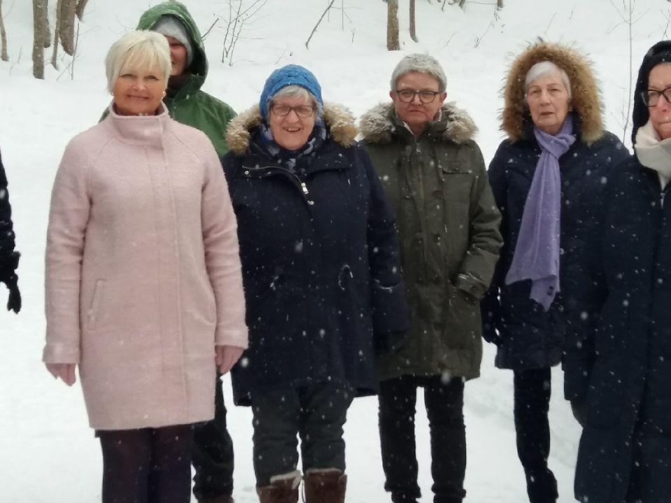 Bygdedamer på tur rundt Semsvannet